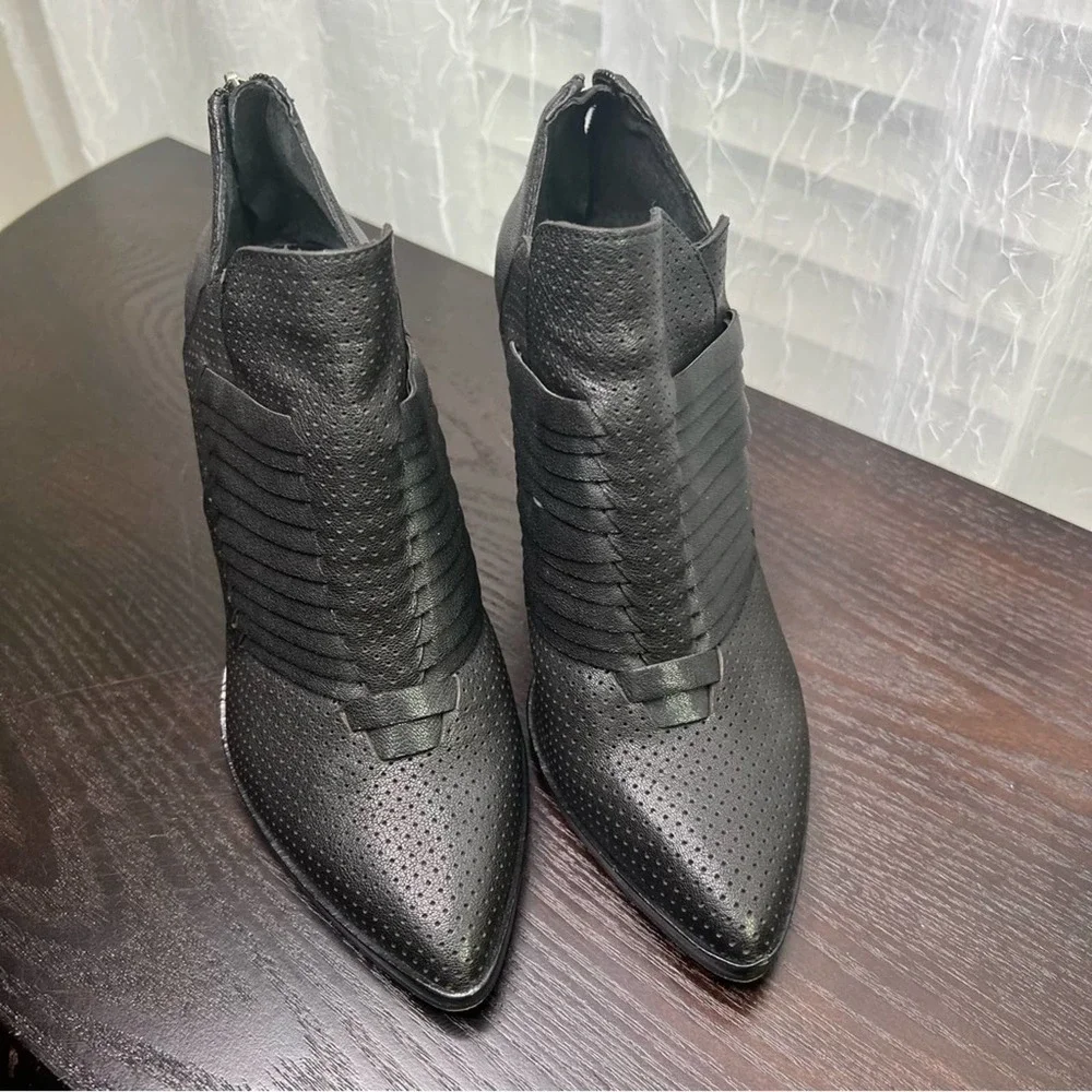 Vince Camuto vince camuto